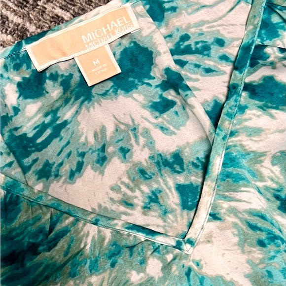 Michael Kors lightweight long sleeve top. - Picture 4 of 4